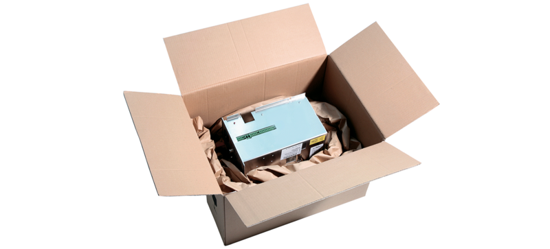 Kartonová krabice se spínací skříňkou a hnědými papírovými polštáři