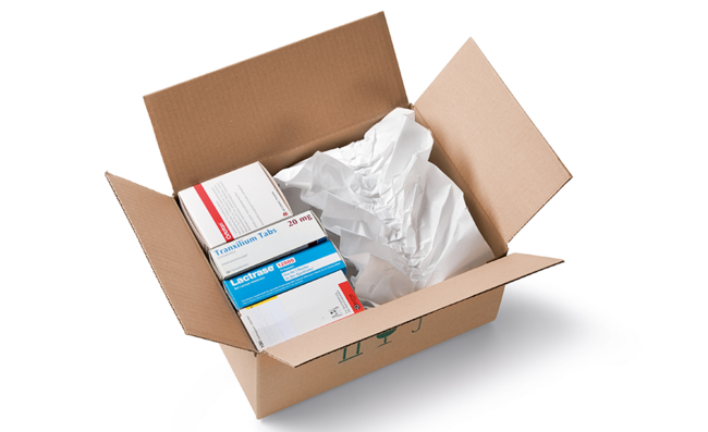 Kartonová krabice s léky a bílými papírovými polštáři