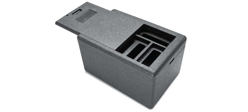 Černý izolační box s mezidrážkou pro chladicí prvky a zasouvacím víkem